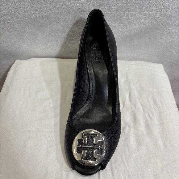 Tory Burch Peep Toe Sally Wedge Pumps 8M Black Pebble Silver Logo Leather Shoes - Picture 10 of 15
